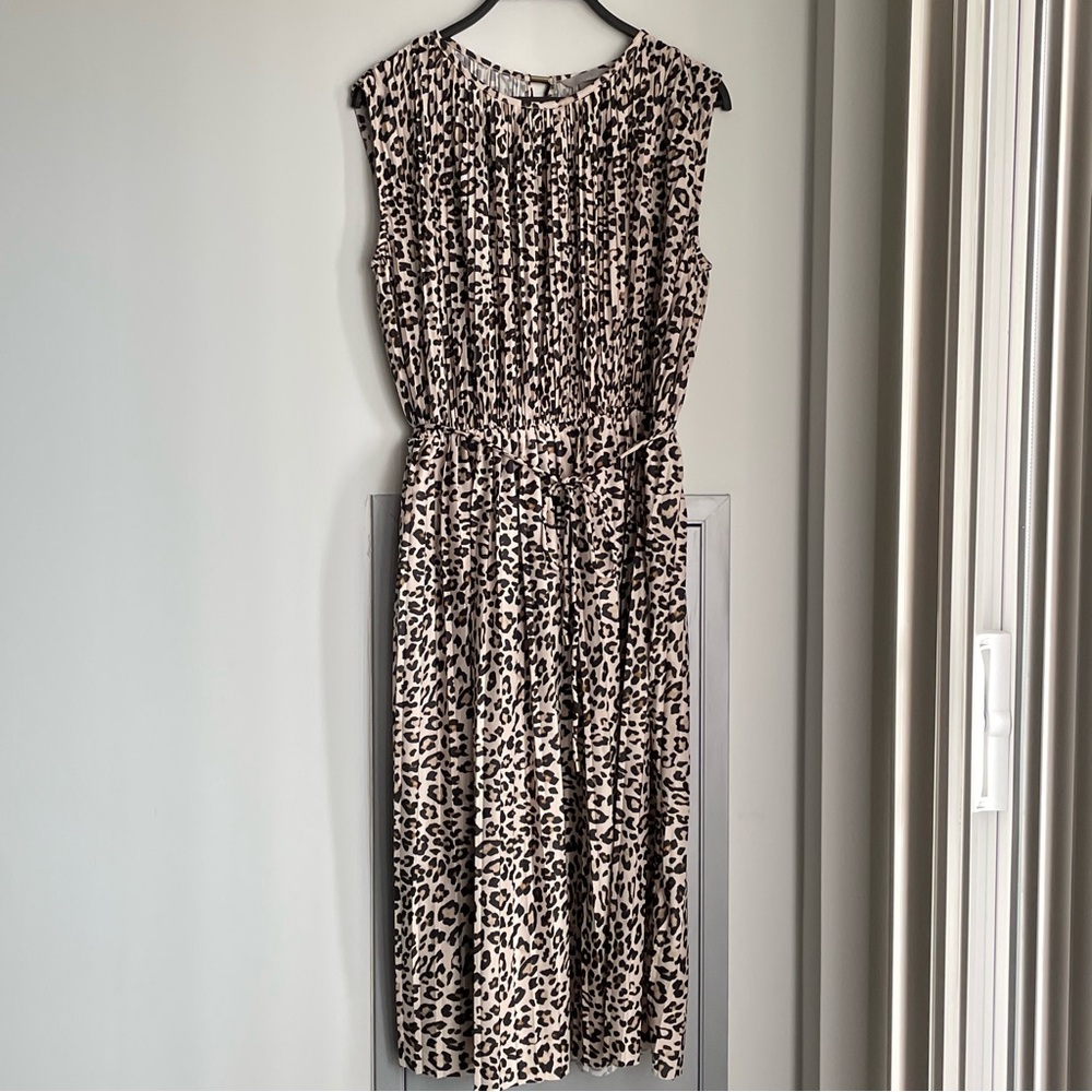 H&M Leopard Print Sleeveless Dress